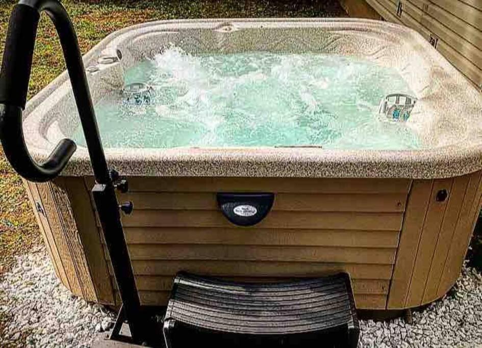 {Hot Tub In Ranch} Mins To Airport/Uofr/Strng/Dwtn Villa Rochester Bagian luar foto
