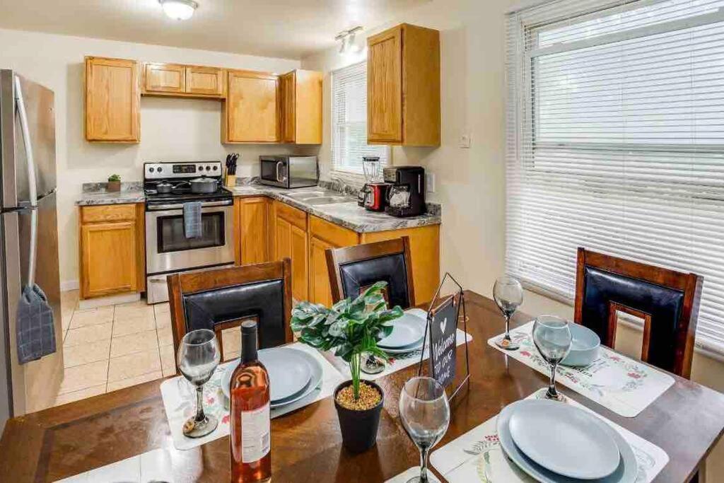 {Hot Tub In Ranch} Mins To Airport/Uofr/Strng/Dwtn Villa Rochester Bagian luar foto